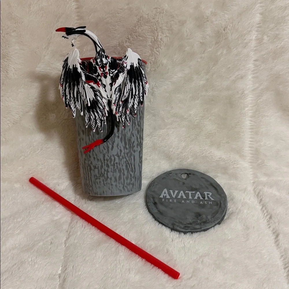 Avatar Fire and Ash LED Cup with Lid & Straw - Picture 3 of 4